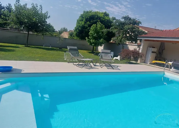 Jolie Maison Dans Un Quartier Calme