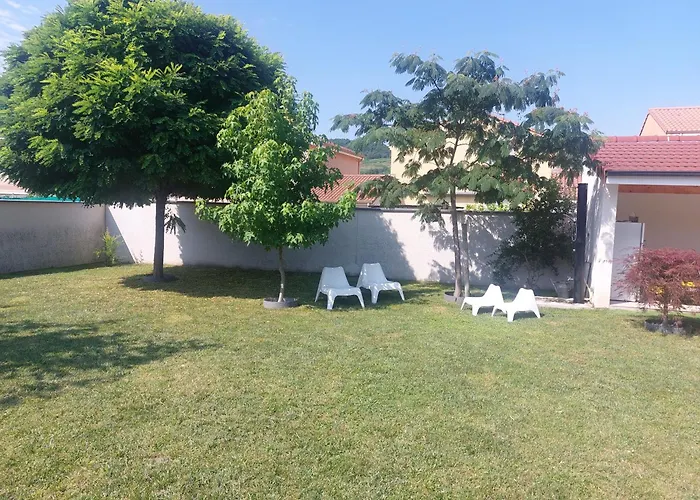 Jolie Maison Dans Un Quartier Calme